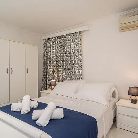 Irene Luxury Apartments Metaxáta
